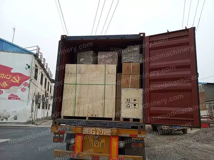 Shipping of the portable wood shaving machine