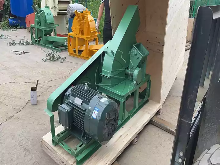 Wood chipper shredder machine