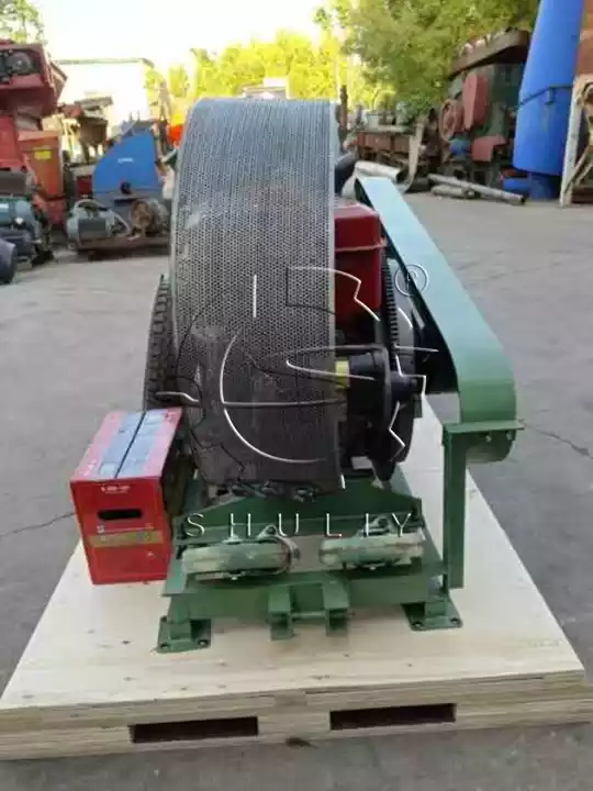 Timber shredding machine